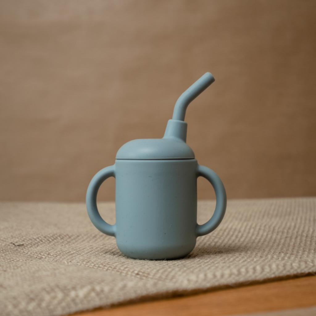 Copo Infantil Com Canudo Em Silicone Para Bebes E Crianças